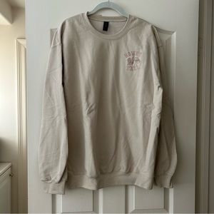 Gildan Embroidered Howdy Y'all
Sweatshirt Sand Color